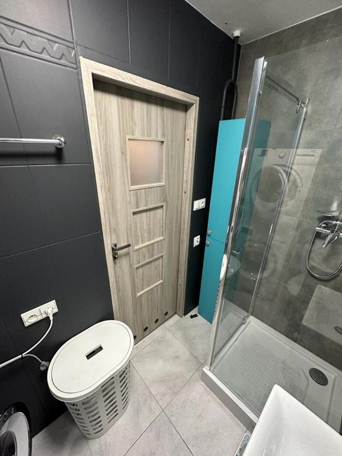 Ommpbooking Wspolna Lazienka Apartment